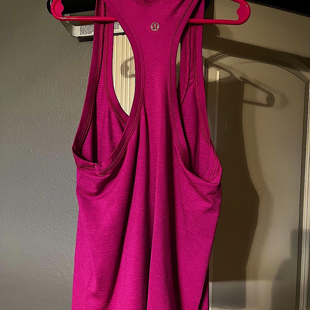 Lululemon Swiftly Tech Tank (Size 4, Race length, Pow Pink)